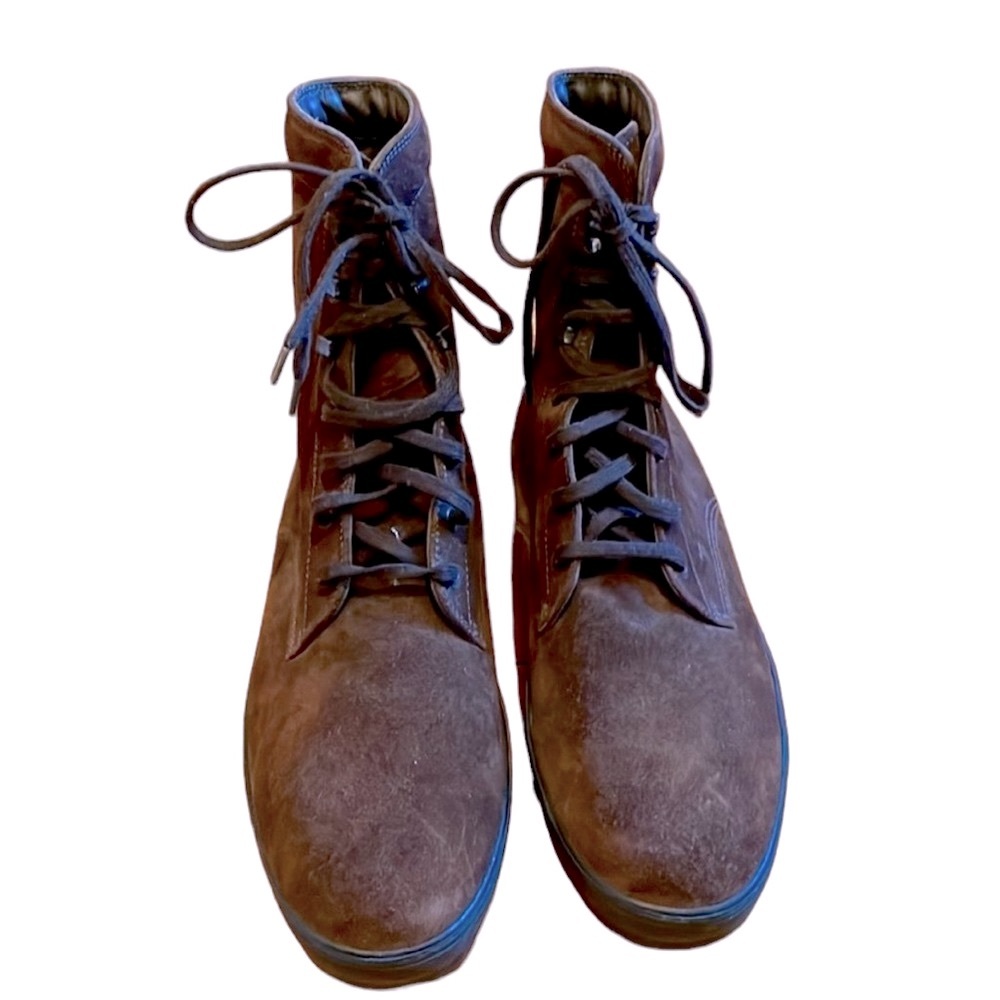 Vintage Tod’s lace-up ankle boots in brown suede. Size 38 (7.5). New.